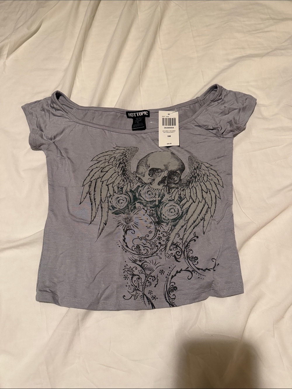 Hot Topic Women's Light Gray Skull & Wings Crop Tee